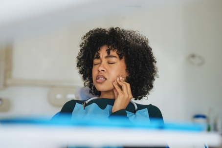 6 Practical Tips for Managing Pain with Implant-Supported Dentures